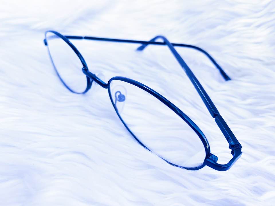 ภาพอธิบายเพิ่มเติมของ แว่นสายตายาว ร้าน ANNNI  แว่นตาสำหรับอ่านหนังสือ ใช้เล่นมือถือ ใส่ดูทีวี แว่นตา+50ถึง+400 ทรงOVALกรอบดำล้วน สวยหรูราคาประหยัด พร้อมส่ง