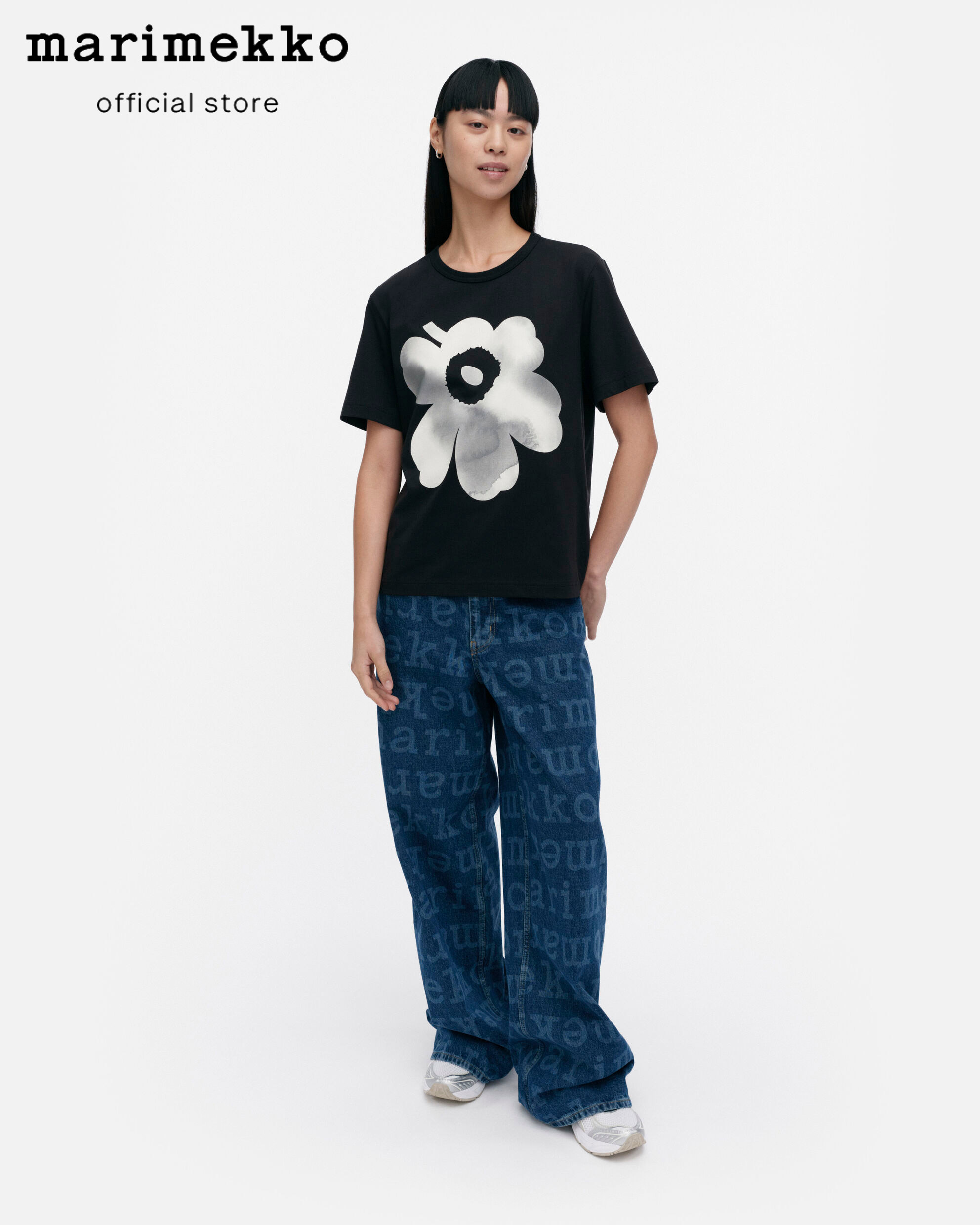 MARIMEKKO AE ERNA UNIKKO PLACEMENT T-SHIRT เสื้อยืด เสื้อแขนสั้น ราคา 5,115 บาท*ส่งฟรี