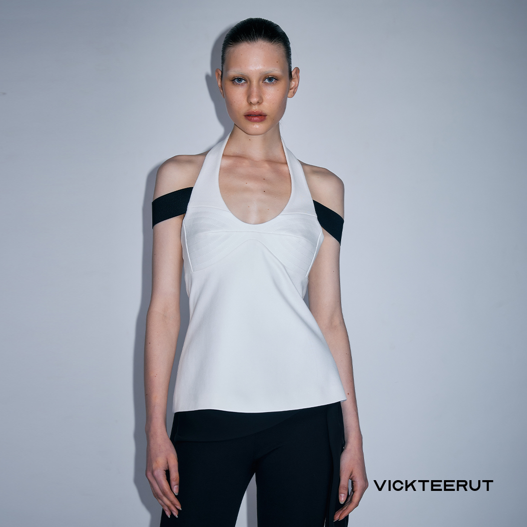 Vickteerut (Regular Price 6,880-.) Tank Top with Quilt Detail, a Tank Top Decorated with Quilted Details. ราคา 3,715 บาท*ส่งฟรี