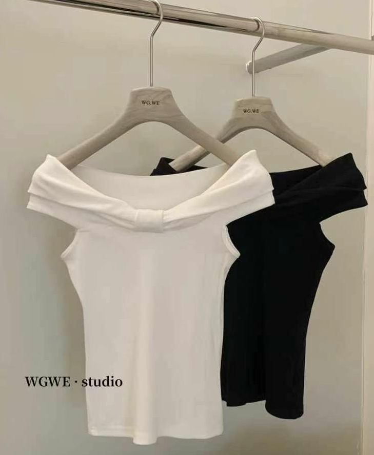 เสื้อเปิดไหล่ ผ้านุ่ม ยืด ใส่สบาย ทรงสวยเป๊ะ ราคา 345 บาท*ส่งฟรี