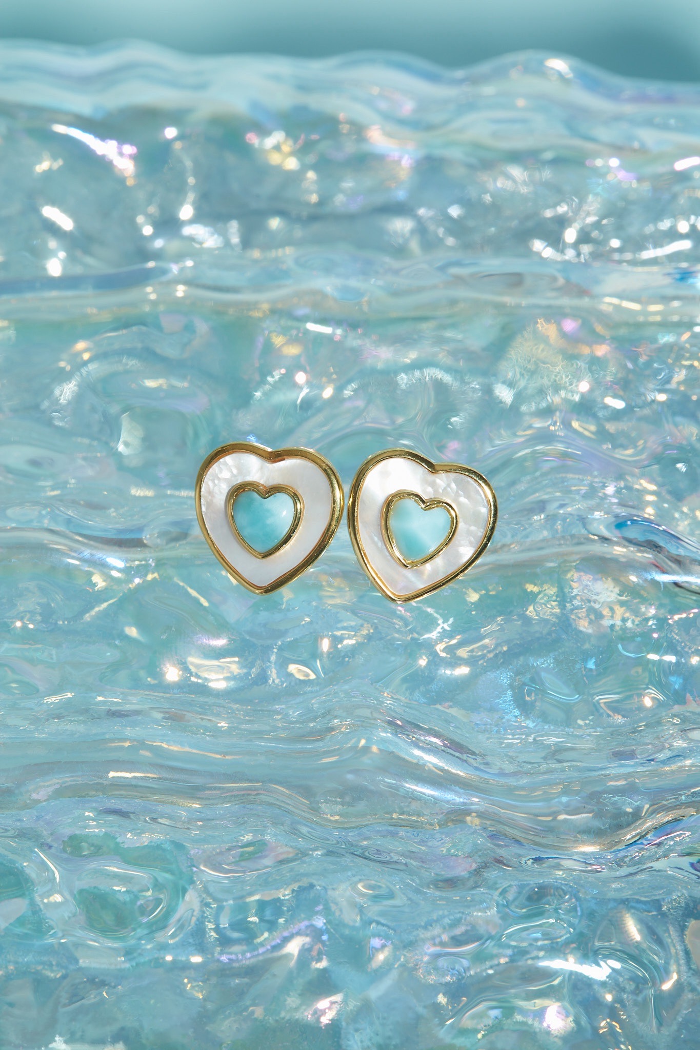 Vetiver Pearl Heart Shape Larimar Earrings Heart-Shaped Cut, Light Blue, Natural Pattern, Inlaid with White Mother of Pearl, Made from Pearl Shells, Shiny, Framed with Gold, Power of Deep Tranquility, Handmade, 925 Sterling Silver Body, 18K Gold Plated, F ราคา 3,100 บาท*ส่งฟรี