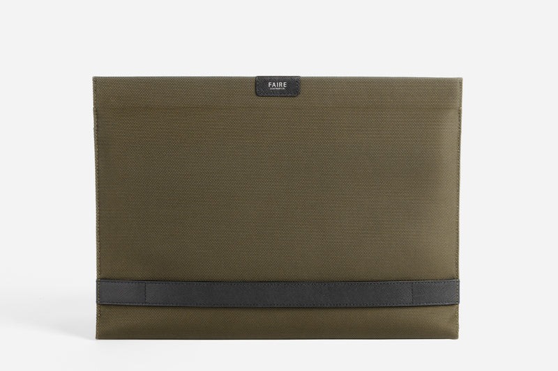 Faire Leather Co. | Hunt Laptop Sleeve -16 inch laptop sleeve, กระเป๋า ซองใส่คอม กระเป๋าโน้ตบุ๊ค ขนาด 16 นิ้ว (Olive, Black, Navy) ราคา 4,335 บาท*ส่งฟรี
