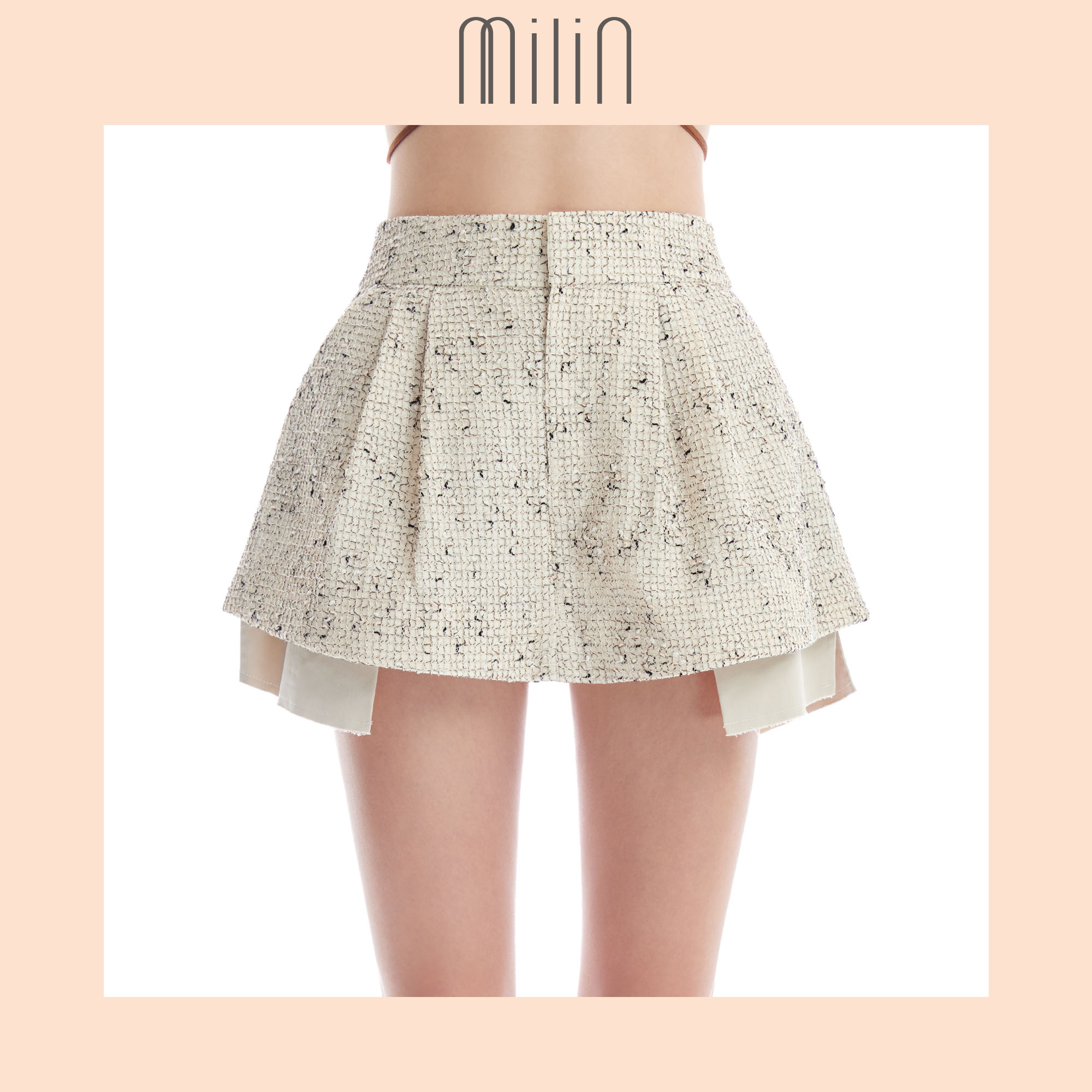 [MILIN] High-waisted Layered two side front and back pockets Shorts กางเกงขาสั้นเอวสูงสไตล์เลเยอร์แต่งชิ้นผ้าซ้อนด้านในที่ชายกางเกง Bounce Skorts / 46 ราคา 5,494 บาท*ส่งฟรี