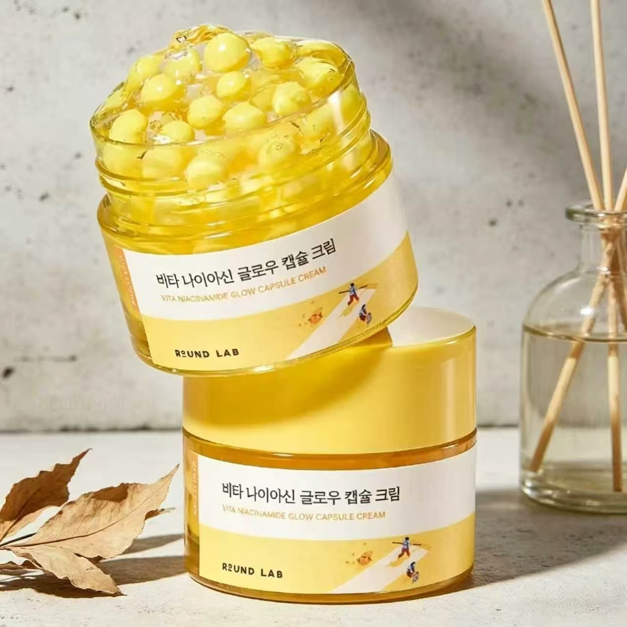【Genuine Korean Product】Round Lab Skin Care Capsule Cream 50ml. Combines Vitamins and Niacinamide to Nourish the Skin to Give It a Natural Glow. Skin Is Flexible, Bouncy, and Soft. Maintains Constant Moisture for the Skin Throughout the Day. Suitable for ราคา 486 บาท*ส่งฟรี