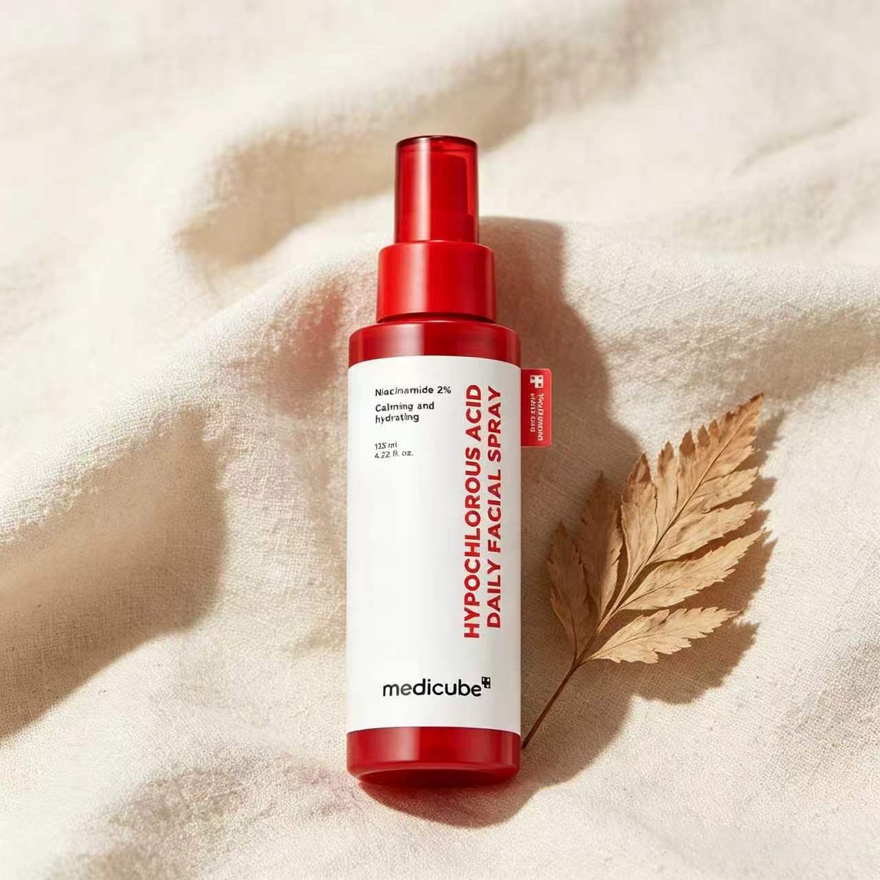 Medicube Power Soothing Spray 125ml Korean Skin-Soothing Spray That Combines Hocl 150Ppm, Allantoin, and Panthenol. Relieves Sensitive Skin, Redness, Clogged Pores, and Restores the Skin after Procedures. Fine Mist Balances Ph. Sprayed during the Day. Ove ราคา 379 บาท*ส่งฟรี