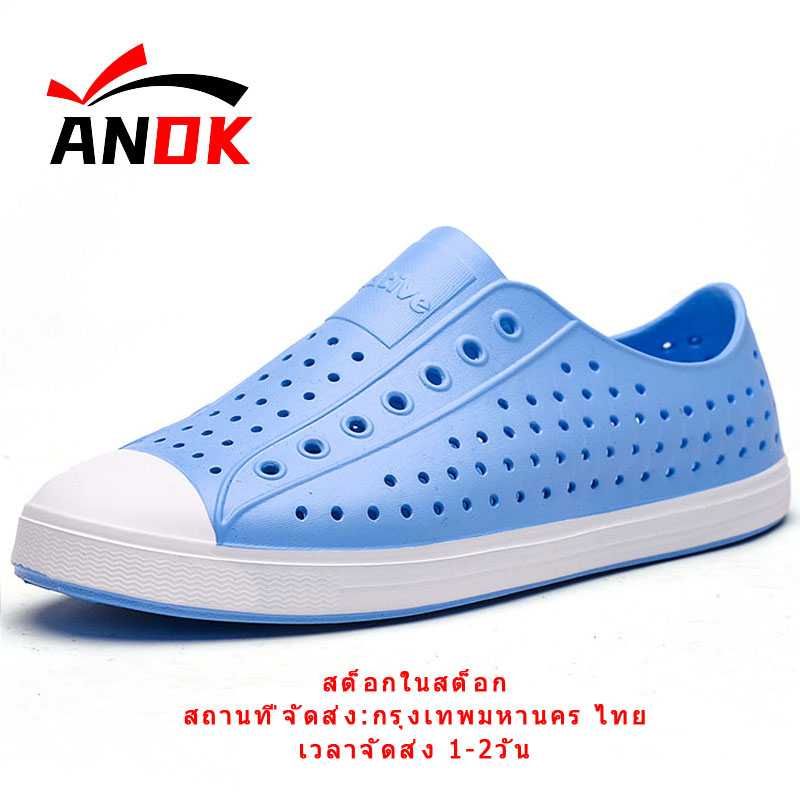รองเท้าแตะผู้ชาย รองเท้าแตะสวมนุ่มเบากันลื่นใส่สบาย ANDK【จัดส่งในประเทศไทย】แฟชั่นผู้ชายและผู้หญิง Sandals รองเท้าแตะ ฤดูร้อนหลุมรองเท้า รองเท้าชายหาด รองเท้าชายหาดกันน้ำสำหรับคู่รัก wnc native