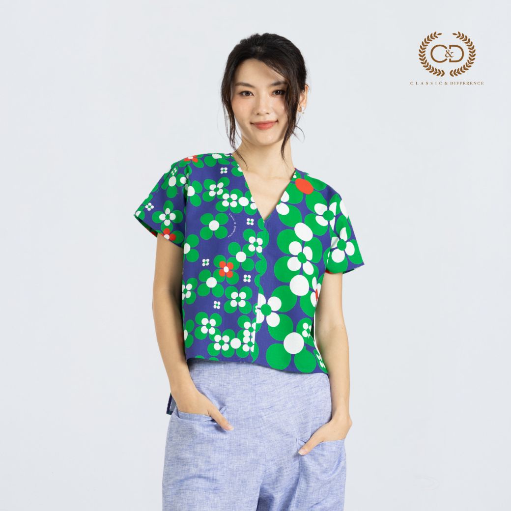 C&D Woman's Blouse Dot Flowers Green Women's Shirt, V-Neck, Short Sleeves, Green Cc71Gr ราคา 1,990 บาท*ส่งฟรี