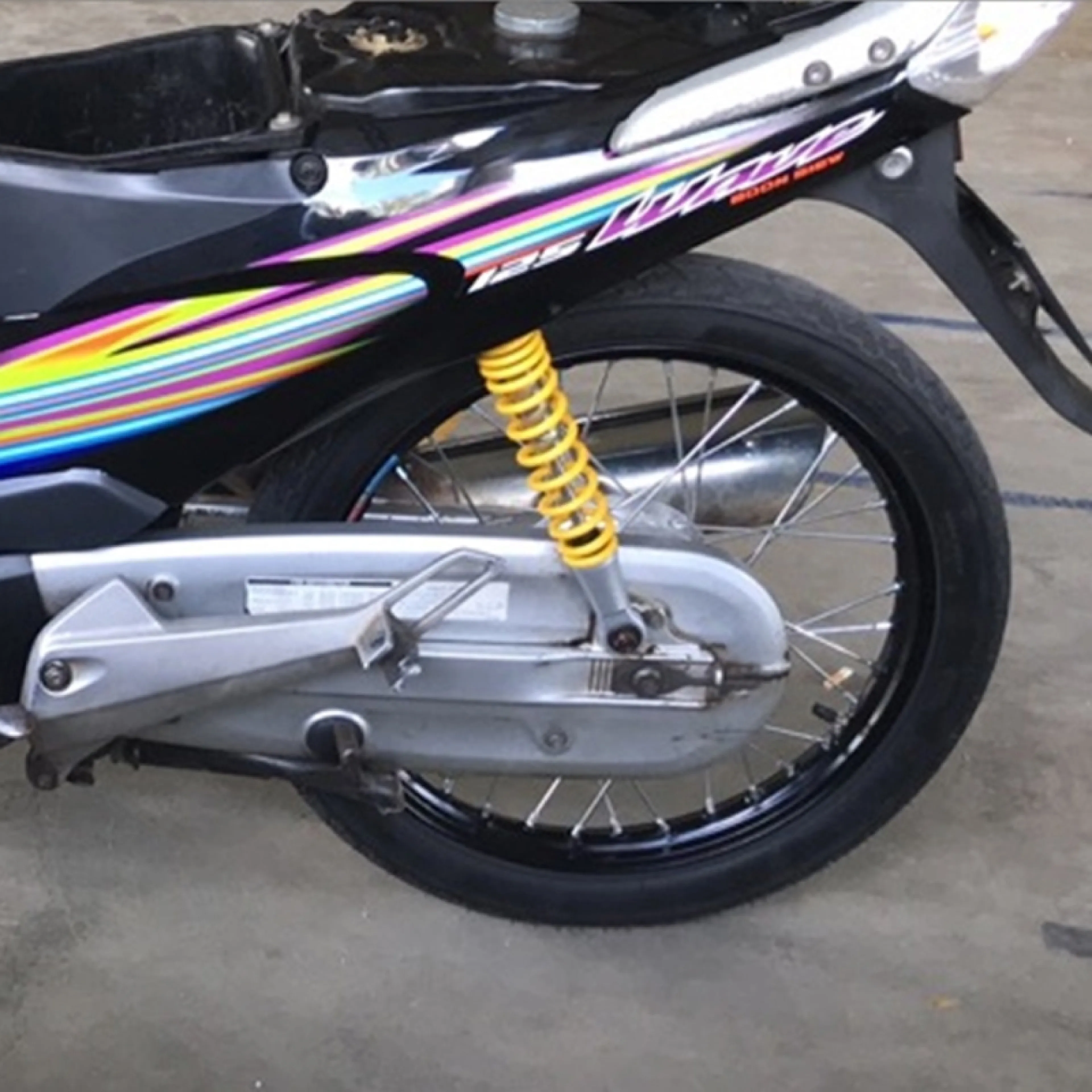 โช๊คหลัง ทรงเดิม ใส่ waveทุกรุ่น dream super cub czi Motorcycle มี5สีให้เลือก ขนาด330มม โช้คหลัง เวฟ125 เวฟ110i เเกนใหญ่ สปริงใหญ่ ได้ทั้งคู่ รถ มอเตอร์ไซค์