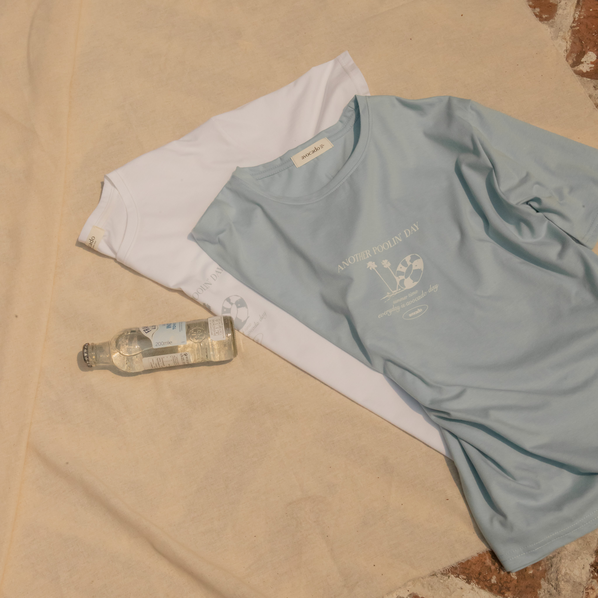 Avocado เสื้อยืด เสื้อสกีน รุ่น avo poolin day tee (avocado.simplewear) ราคา 346 บาท*ส่งฟรี