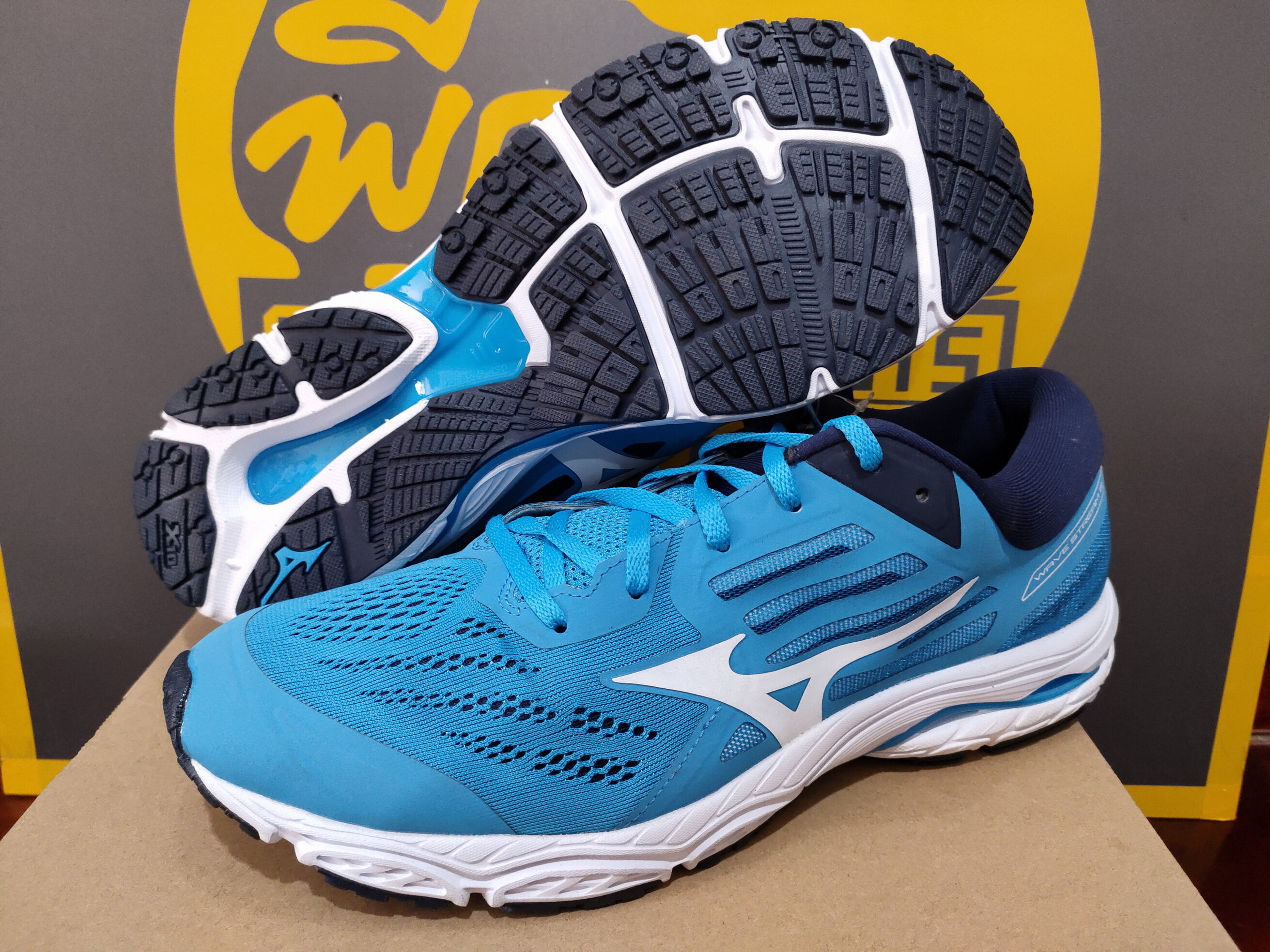 Mizuno wavestream 2 hot sale