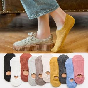 ภาพหน้าปกสินค้าMNO.9 No Show SOCKS S0415 ถุงเท้าผู้หญิง ถุงเท้าซ่อนข้อ สีพอ้นข้อเว้า ถุงเท้าข้อสั้น ผ้านุ่ม 10สี ที่เกี่ยวข้อง