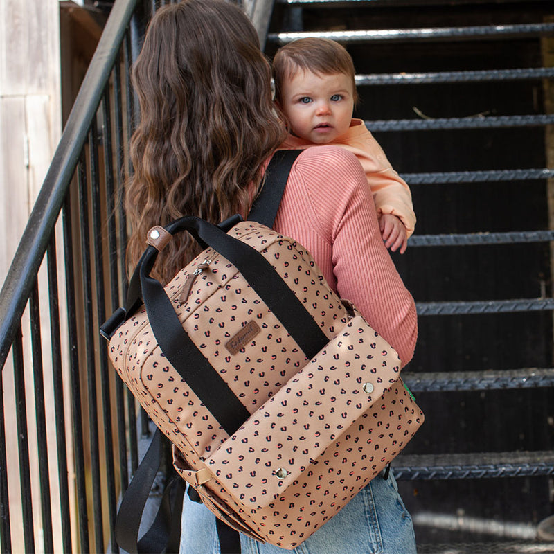 Babymel กระเป๋าคุณแม่ กระเป๋าเปลี่ยนผ้าอ้อม กระเป๋าติดรถเข็นเด็ก รุ่น Georgi eco Convertible Backpack - Caramel Leopard ราคา 3,250 บาท*ส่งฟรี