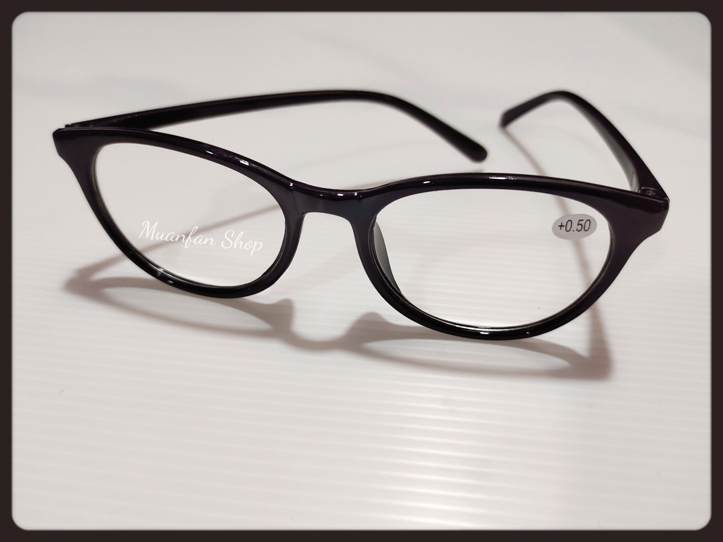 ข้อมูลเพิ่มเติมของ พร้อมส่ง❗❗ แว่นตาสายตายาว สุดคลาสสิค กรอบสีดำล้วน ทรงยอดฮิต ค่าสายตายาวเริ่มต้น +0.50 - +4.00 แถมฟรีผ้าเช็ดแว่นตาพร้อมซองใส่แว่นตากันรอย