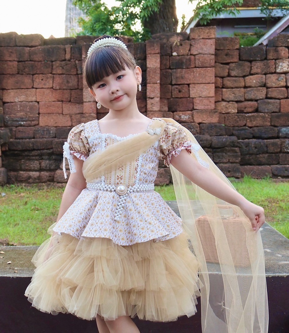 ชุดไทยเด็กหญิง ชุดไทยเจ้าหญิง ชุดไทยถือป้าย ชุดไทยไปโรงเรียน ชุดไทยเด็กโต ชุดไทยเด็ก น่ารักฟรุ้งฟริ้ง Thai Costume Girl ราคา 990 บาท*ส่งฟรี