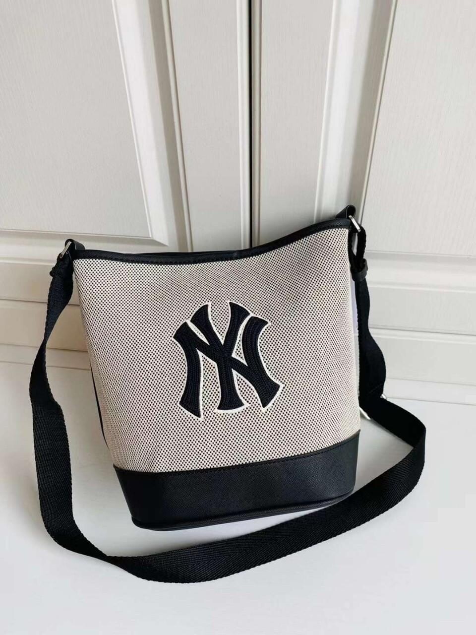 Basic Big Logo Canvas Bucket Bag NY Yankees Black