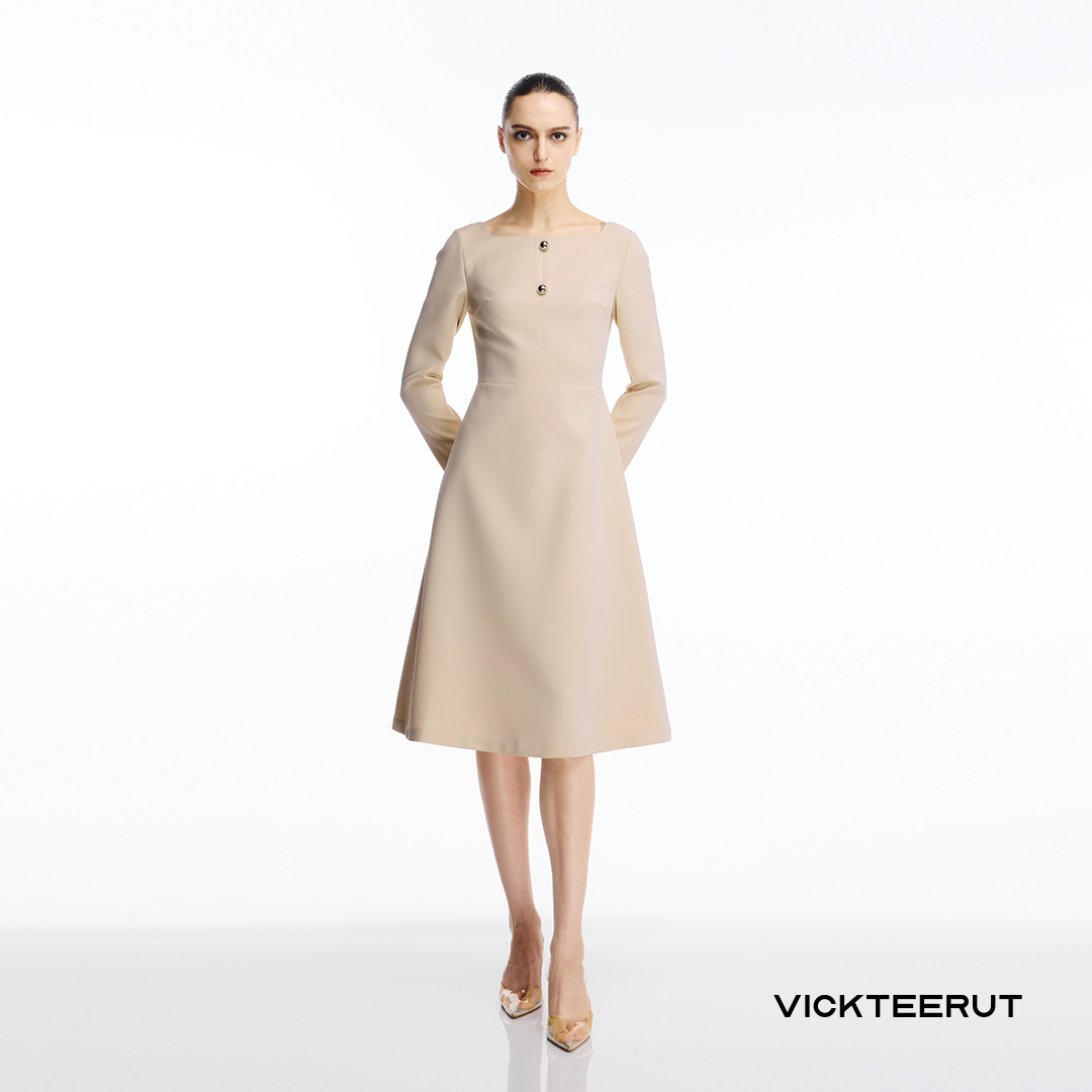 VICKTEERUT (ราคาปกติ 16,800-.) Re-Edition Boat Neck Long Sleeve Flare Dress with Button Detail เดรสแขนยาว คอปาด ทรงบาน ตกแต่งกระดุม ราคา 6,720 บาท*ส่งฟรี
