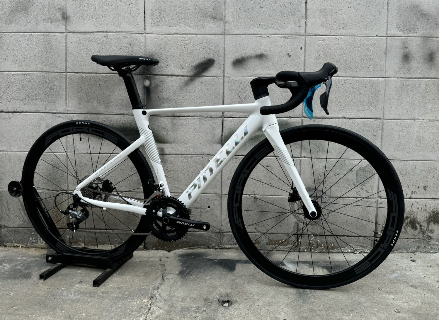 จักรยานเสือหมอบ PINELLI R780 2024 DISC BRAKE เฟรมอลูมีเนียม ชุดเกียร์ shimano sora 2x9 สปีด ราคา 17,900 บาท*ส่งฟรี