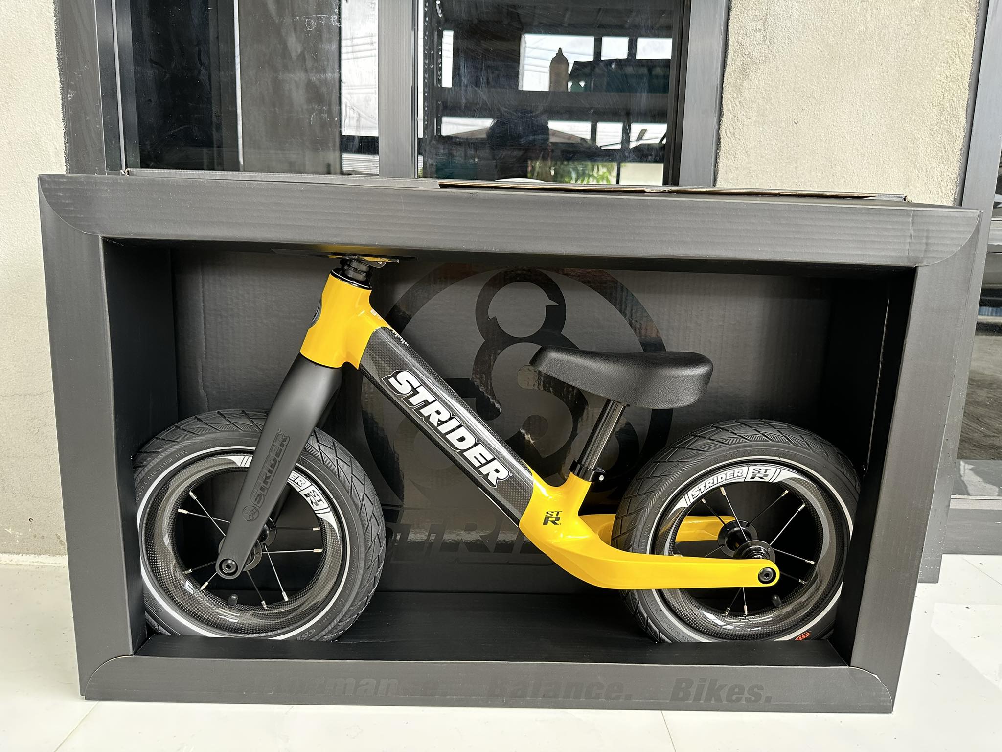 Strider St-R Bicycle, Yellow, Hard to Find, 12-Inch Wheels, Brand Usa, Top Model, Limited Edition, New. Suitable for Children Aged 2-9 Years, Yellow Color, Sold Only in Japan and China. the Frame, Handlebars, Wheels, Seat Post Are Made from Carbon Fiber M ราคา 33,000 บาท*ส่งฟรี