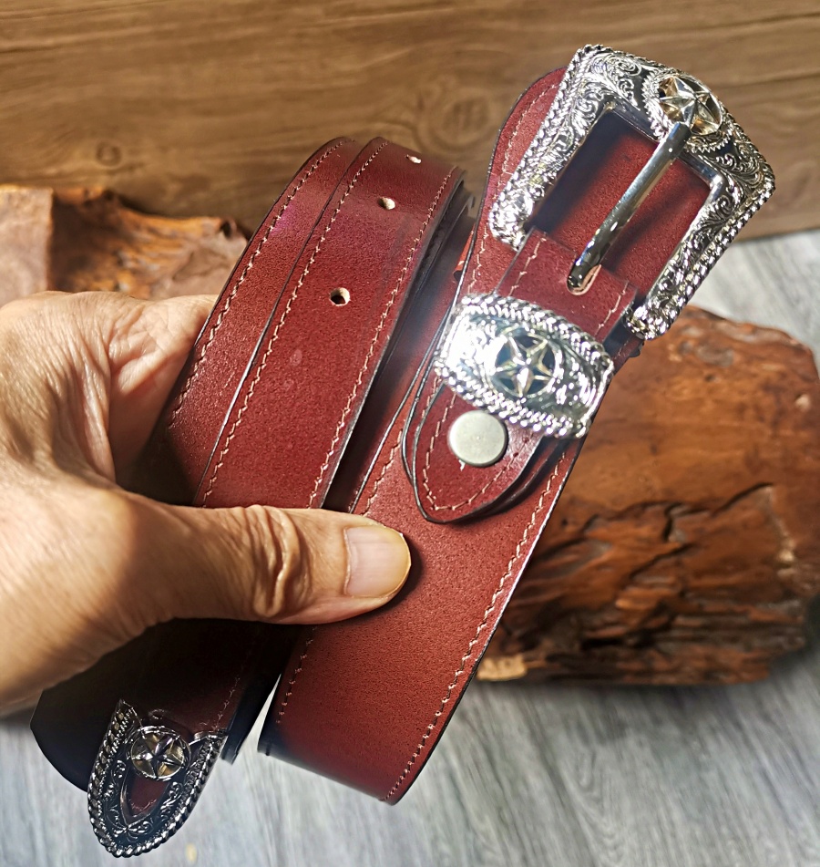 เข็มขัดหนังวัว สีน้ำตาลเม็ดมะขาม งานสวยๆ หนังแท้ๆ หัวชุดเป็นหัวดาว ราคา 1,780 บาท*ส่งฟรี