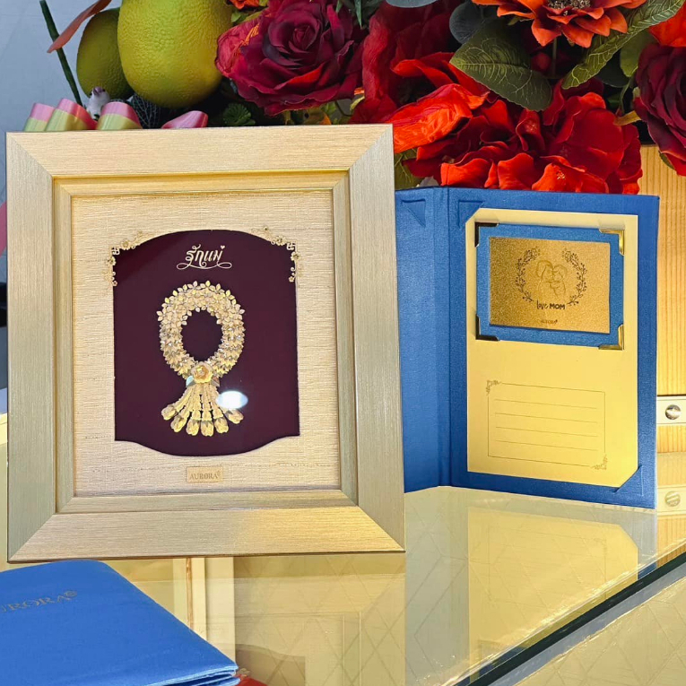 กรอบรูปพวงมาลัยรักแม่ แถมการ์ดรักแม่ ราคา 4,890 บาท*ส่งฟรี