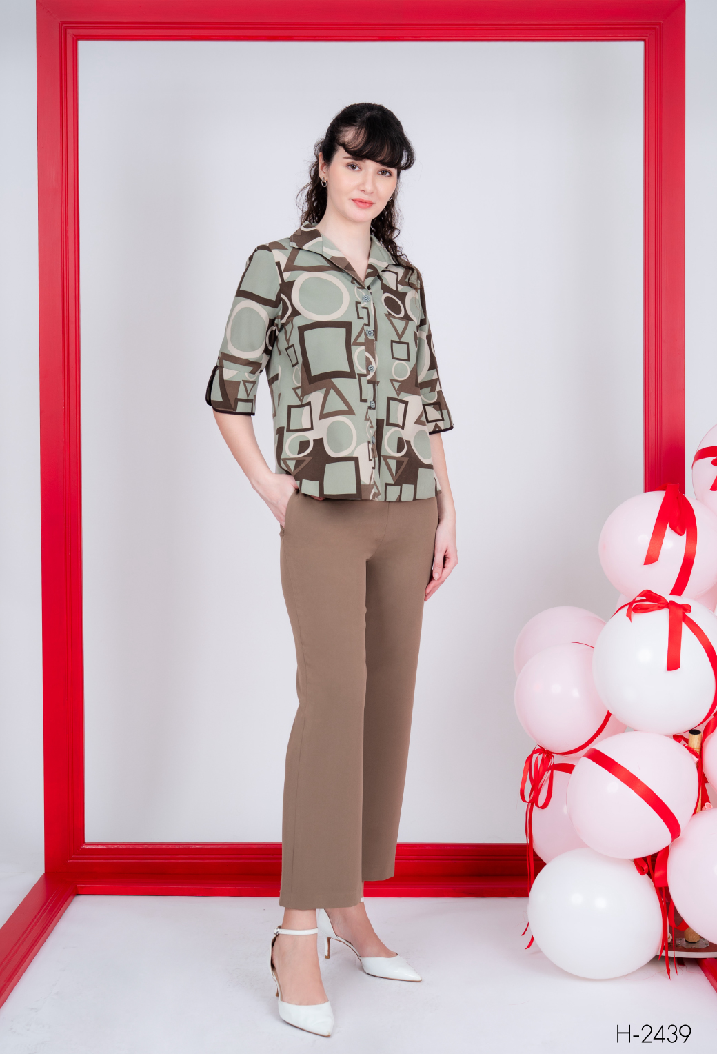 เสื้อเชิ้ตผู้หญิง เสื้อทำงานแฟชั่นเรียบหรู MIKIKO Shirt MI-H2439 โคโม่จินจีร่า แขนยาว IGPU25-5 PCE4090 ราคา 3,136 บาท*ส่งฟรี
