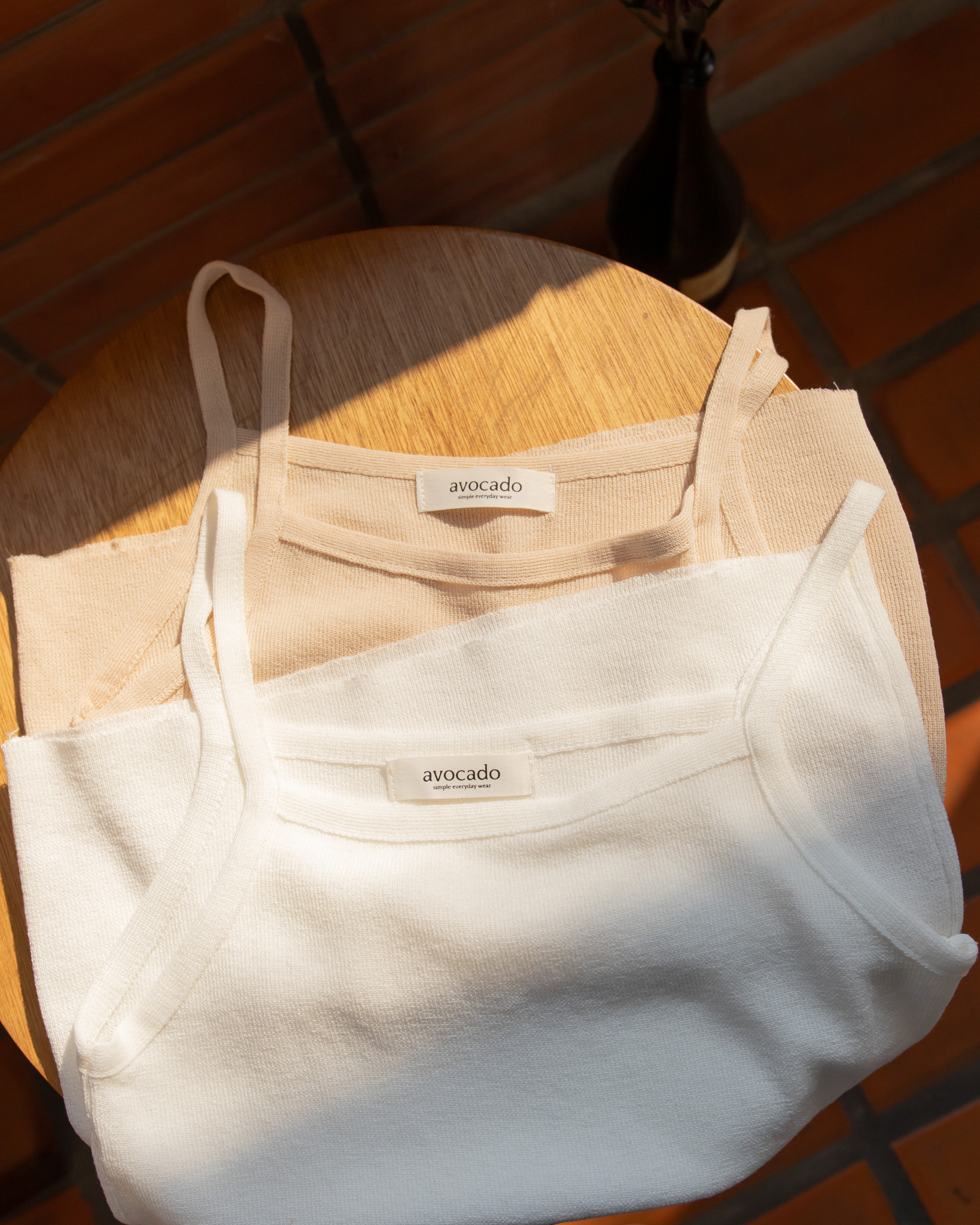 Avocado เสื้อสายเดี่ยว ไหมพรม รุ่น Rinna knit camisole (avocado.simplewear) ราคา 277 บาท*ส่งฟรี