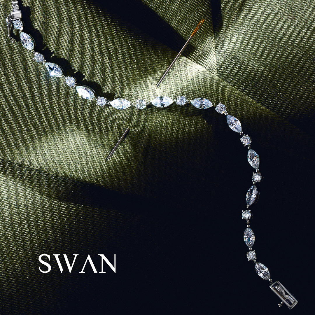 SWAN - Hollywood Glam MQ with RD Bracelet สร้อยข้อมือเงินแท้ ฝังเพชรคิวบิวเซอร์โคเนียรอบเส้น ประดับด้วยเพชรทรงมาคีเสริมความน่าหลงใหล ราคา 3,690 บาท*ส่งฟรี