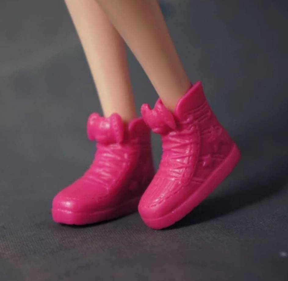 รองเท้าบาร์บี้ มีโลโก้ปั๊มใต้รองเท้า เลือกแบบด้านใน  รองเท้าตุ๊กตา