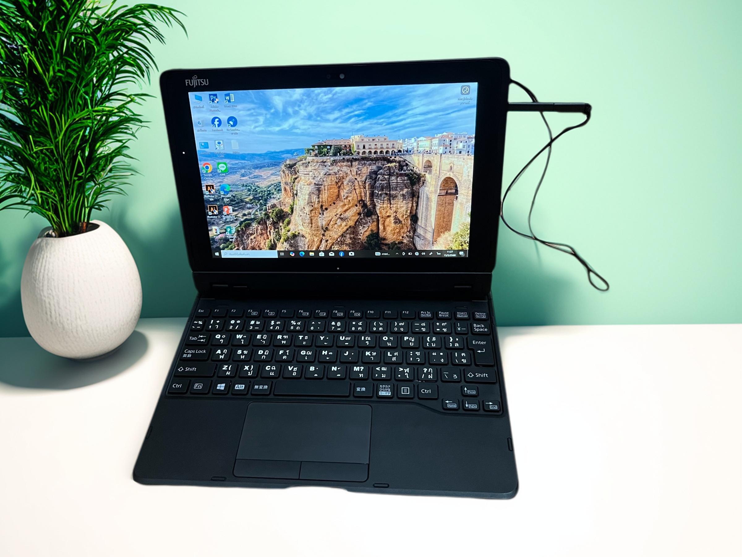 Tablet 2in1 Fujitsu Arrows Tab Q509 / Ram 4g / Ssd 128 / Screen 10.1 Inches / Separate Keyboard / Window 10 Has a Front Camera and a Built-In Pen. ราคา 3,790 บาท*ส่งฟรี
