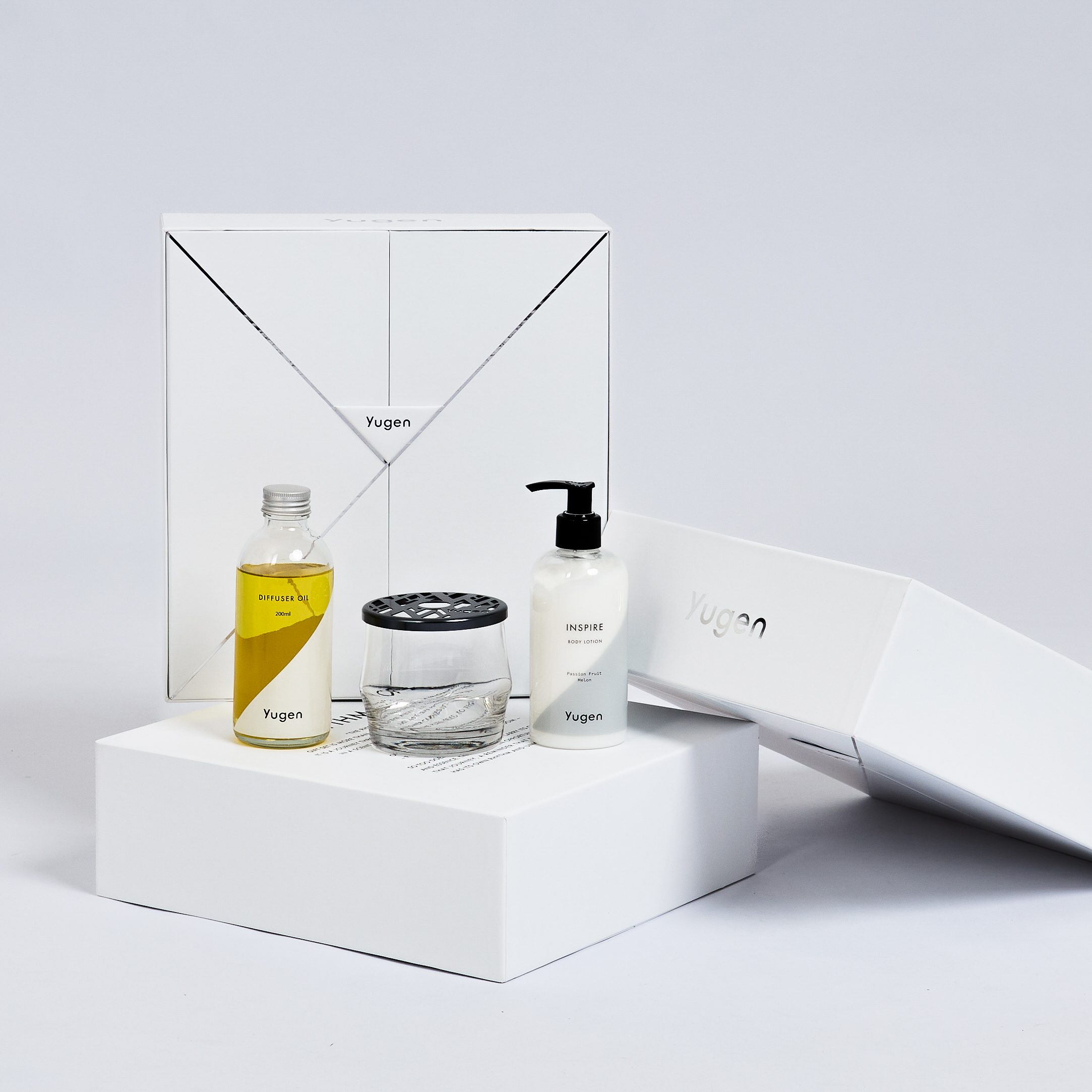 Yugen the Rhythm of Life Gift Set: Reed Diffuser 200 ml + Body Lotion ราคา 2,290 บาท*ส่งฟรี