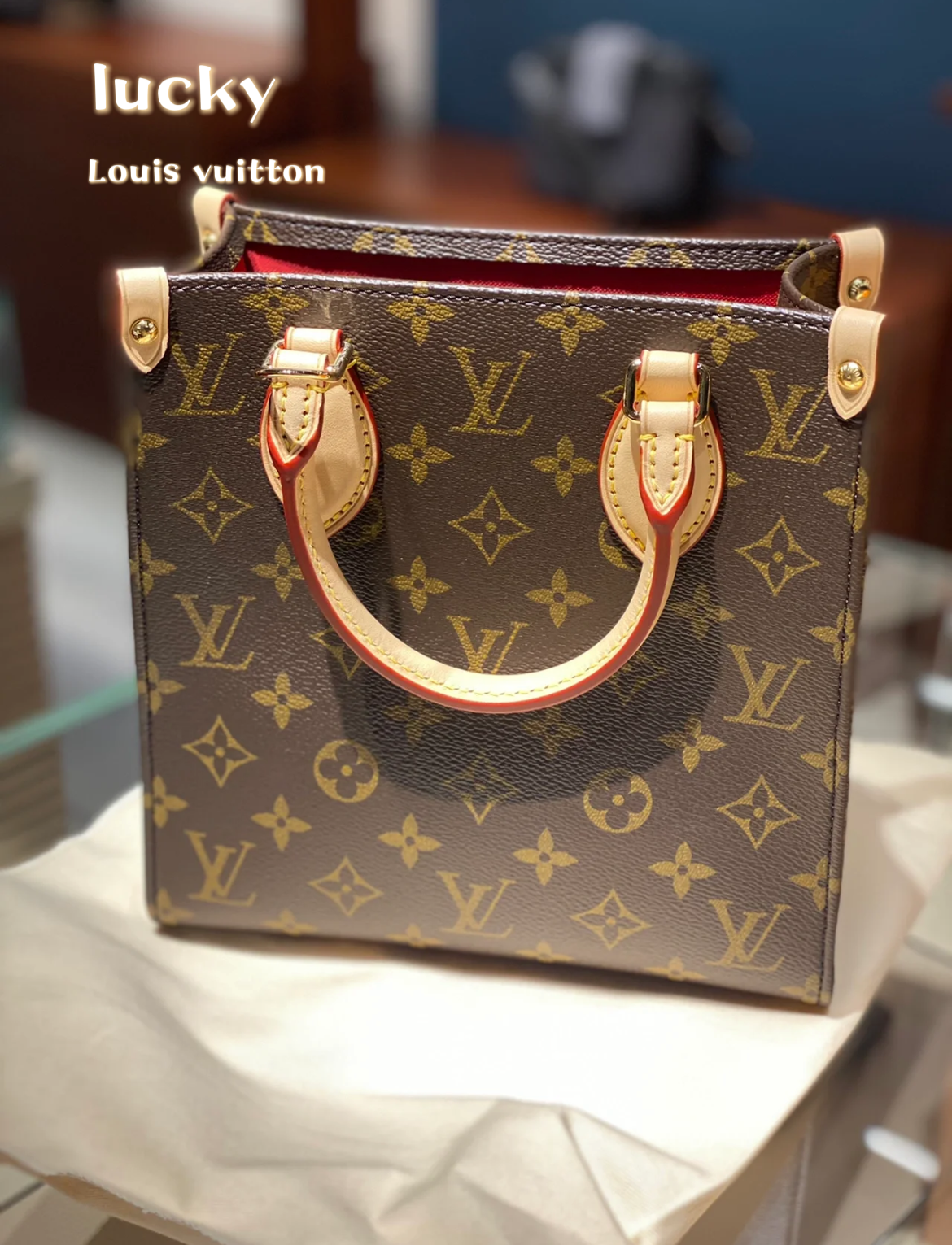 Louis Vuitton EPI Sac Plat Bb (M58660)  Trendy shoulder bag, Louis  vuitton, Shoulder bag