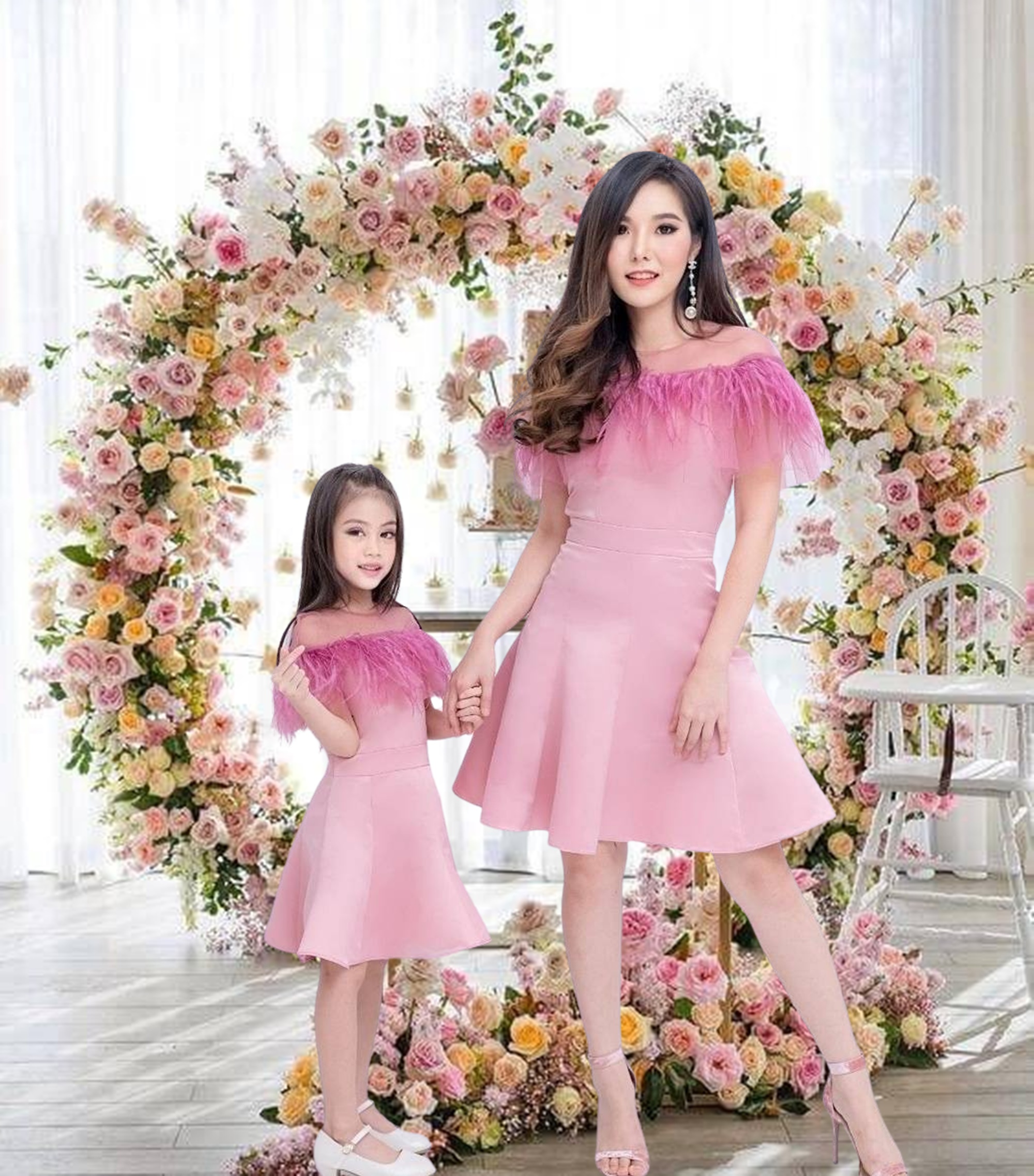 ชุดไปงานแต่ง ชุดออกงาน Melody ชุดราตรี ชุดแม่ลูก ชุดครอบครัว เดรสขนนก ชุดราตรีแม่ลูก เดรสสีพาสเทล ชุดไปงานแต่งแม่ลูก ราคา 1,590 บาท*ส่งฟรี