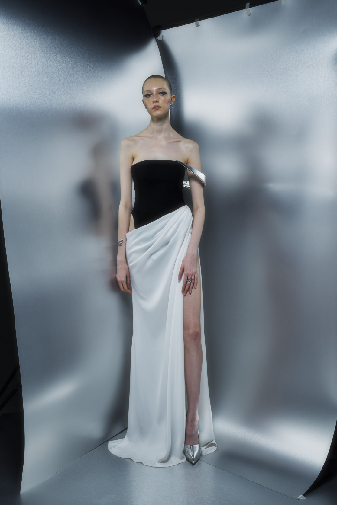Nichp Ey04 Elegant Silk Satin Off-Shoulder Draped Dress with Side Slit ราคา 18,000 บาท*ส่งฟรี