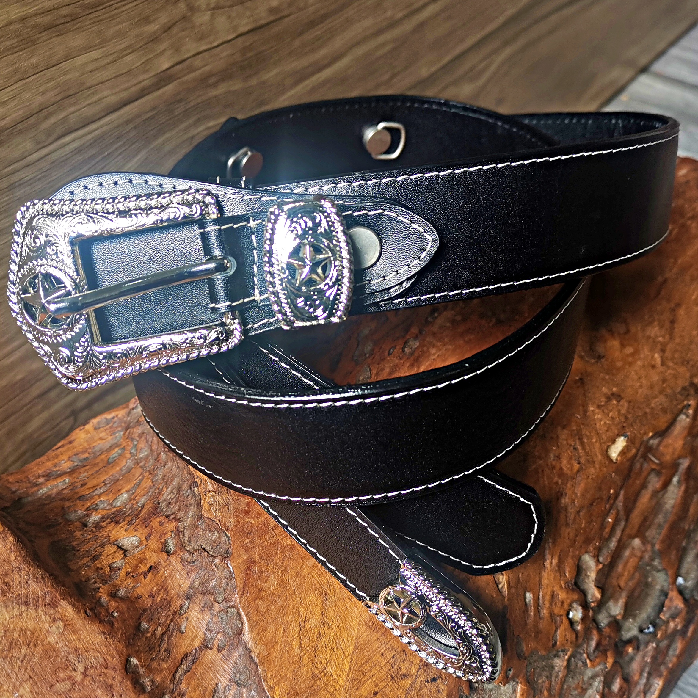 เข็มขัดหนังวัว หัวชุดสีเงิน หัวดาว เป็นหนังวัวแท้สีดำ ราคา 1,780 บาท*ส่งฟรี