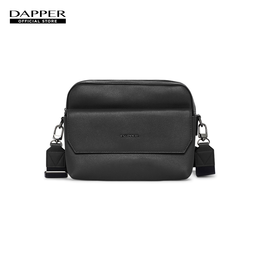 DAPPER Saffiano Flap Pocket Crossbody Bag – Black ราคา 1,790 บาท*ส่งฟรี
