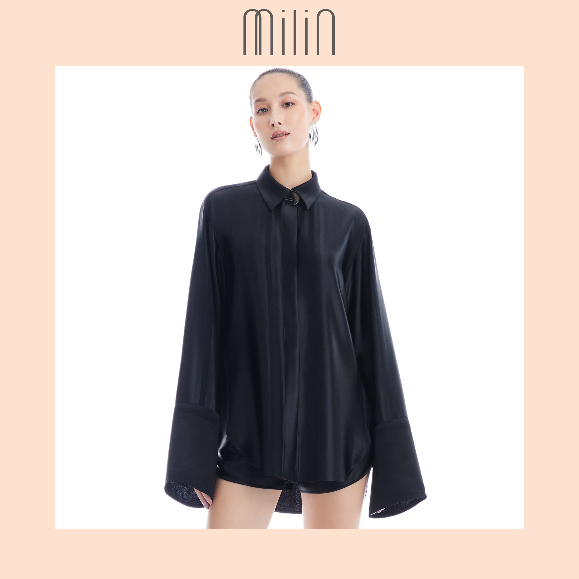 [MILIN] Relax fit Feature Gold button at collar Long-sleeved Shirt เสื้อเชิ้ตซาตินแขนยาวทรงหลวมตกแต่งด้วยกระดุมสีทองที่ปกคอเสื้อ Reveal Shirt / 46 ราคา 6,088 บาท*ส่งฟรี