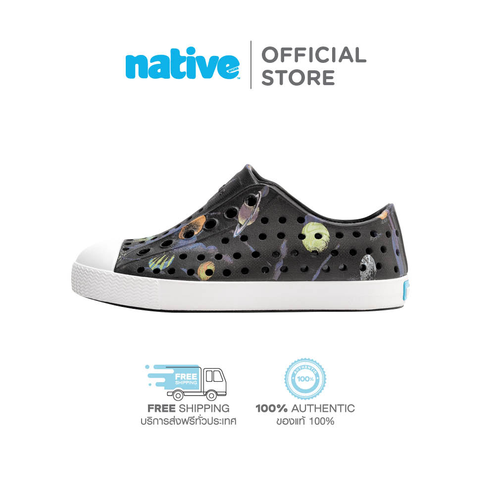 Native รองเท้ากันน้ำเด็กเล็ก EVA รุ่น Jefferson Sugarlite Print Jiffy Black/Shell White/Up in Space ราคา 2,790 บาท*ส่งฟรี