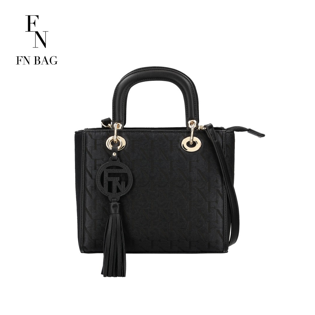 Hand bag / Crossbody bag ราคา 1,559 บาท*ส่งฟรี