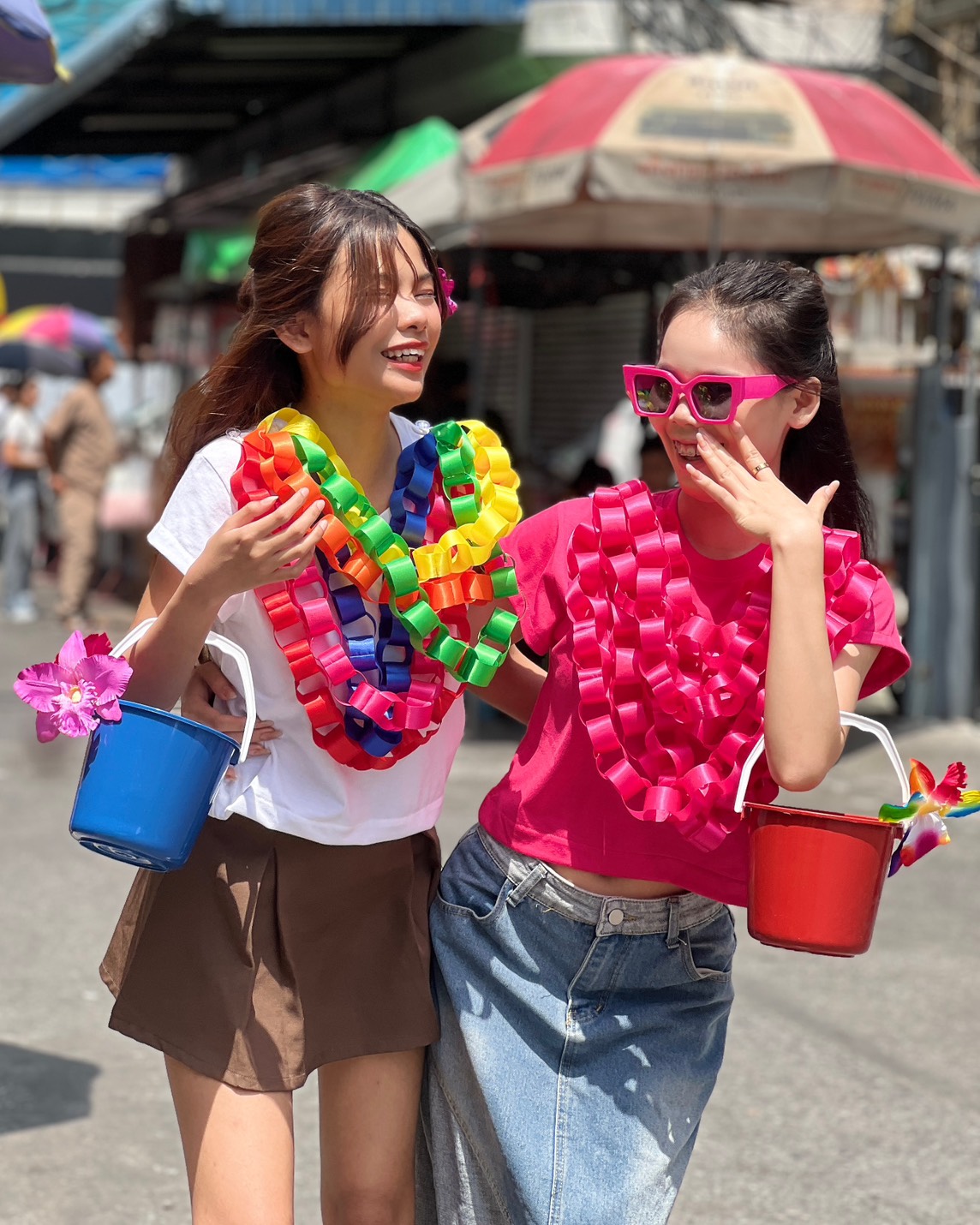 Iconic Garland of kindness T-SHIRT # 20387x crop top wedding garlands garlands of kindness # 20387x ราคา 2,850 บาท*ส่งฟรี