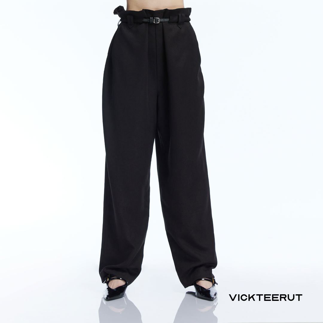 VICKTEERUT (ราคาปกติ 9,650 -.) Drawstring Trousers with Belt กางเกงขายาว เอวรูด พร้อมเข็มขัด ราคา 6,755 บาท*ส่งฟรี
