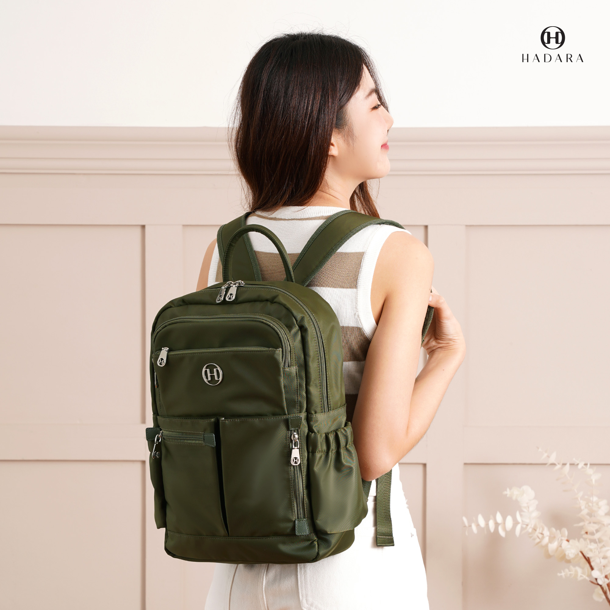 Hadara กระเป๋าเป้ รุ่น Classic 37 ใส่โน้ตบุ๊ค Ipad แฟ้ม A4 ได้ ช่องจัดเก็บ 15 ช่อง ราคา 3,190 บาท*ส่งฟรี