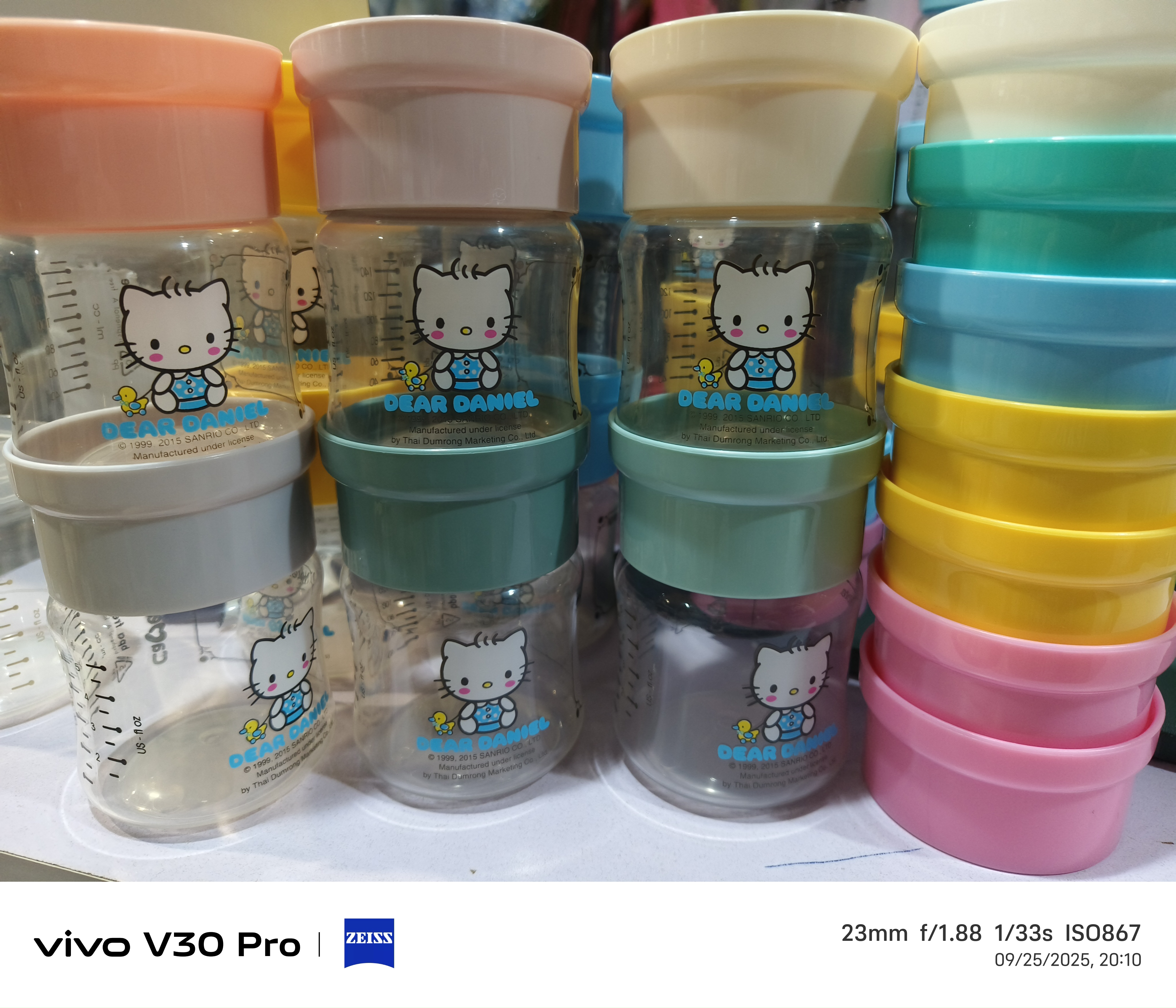 Milk Storage Bottles Aka Assorted Colors, Wide Neck Cone Type by Camera Baby Bpa Free, Size 5oz 9oz. ราคา 105 บาท*ส่งฟรี