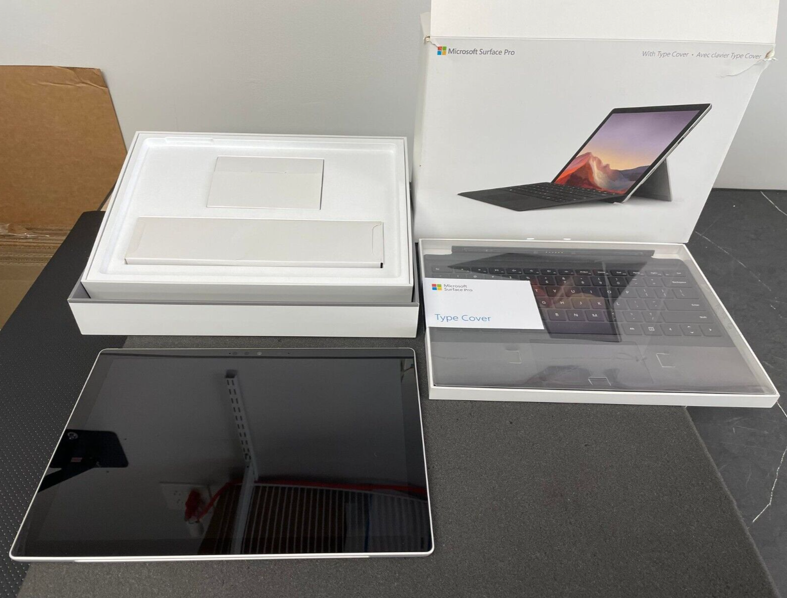 Microsoft Surface Pro 7 - Intel i3-1005G1 CPU - 4GB RAM - 128GB SSd ราคา 14,400 บาท*ส่งฟรี