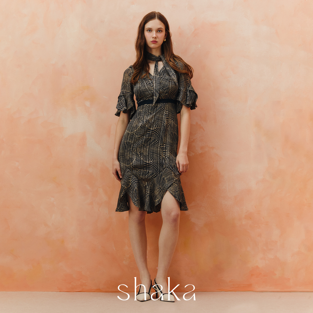 Shaka Aw25 Coastal Mirage Dress, V-Neck Dress with Elegant Design. Bow Tie Detail Ds-8251102 (Navy) ราคา 4,165 บาท*ส่งฟรี