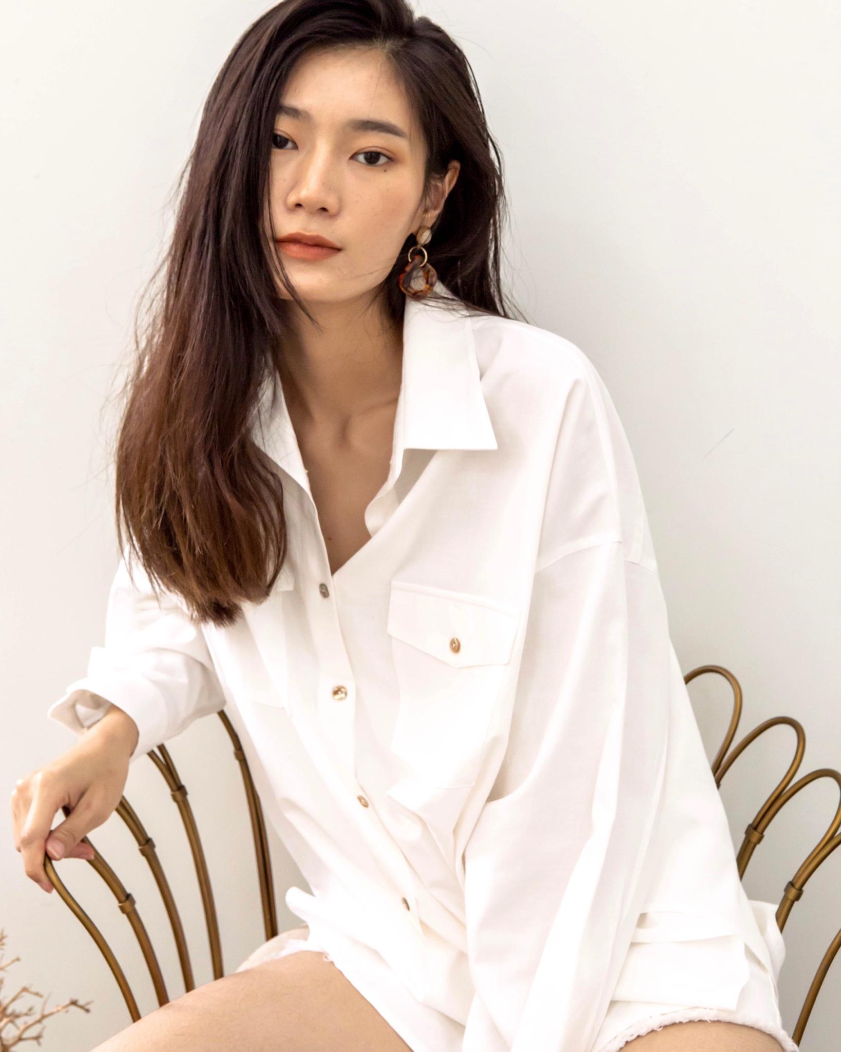 SAC BANGKOK เสื้อเชิ้ต เสื้อเชิ้ตลินินสีขาวโอเวอร์ไซส์ OVERSIZE LINEN SHIRT SAC BANGKOK เสื้อเชิ้ต เสื้อเชิ้ตลินินสีขาวโอเวอร์ไซส์ OVERSIZE LINEN SHIRT