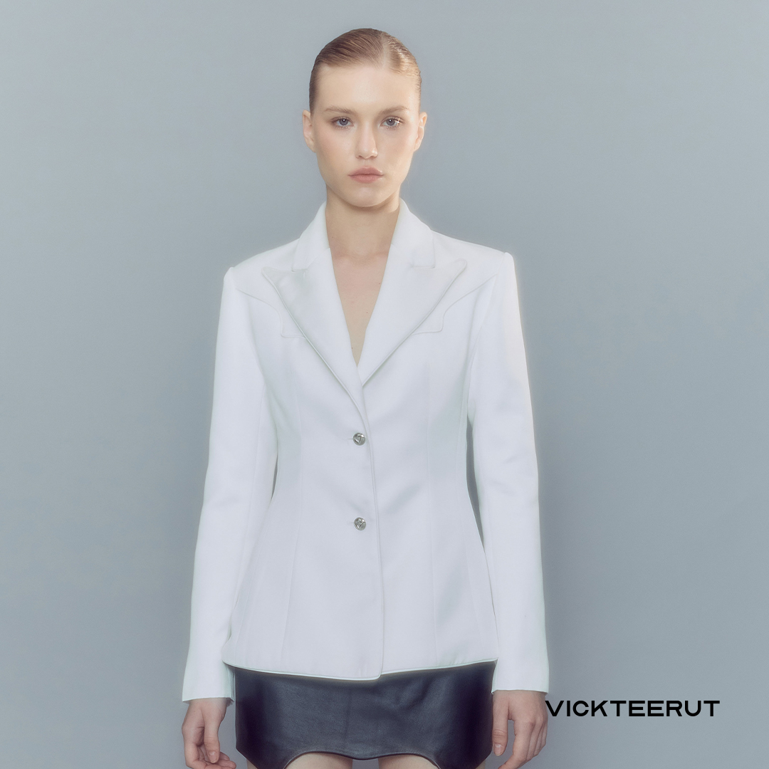 VICKTEERUT (ราคาปกติ 14,500-.) 2-Button Blazer เสื้อเบลเซอร์ สองกระดุม ราคา 5,800 บาท*ส่งฟรี