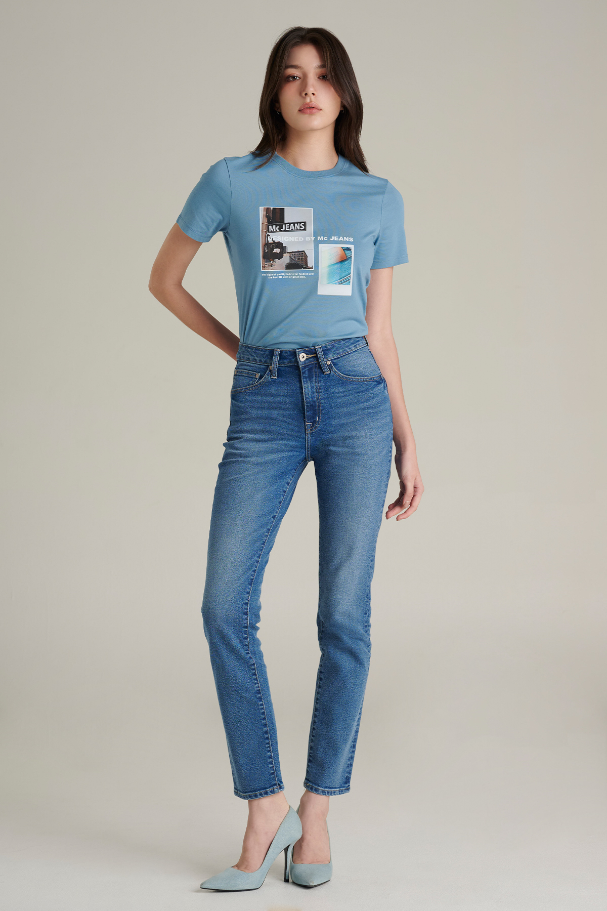 Mc JEANS กางเกงยีนส์ผู้หญิง ทรงขาเข้ารูป (Slim) เอวกลาง สียีนส์ฟอกกลาง MFSZ238 ผ้า 10.oz มีความยืดหยุ่นใส่สบาย ราคา 1,951 บาท*ส่งฟรี