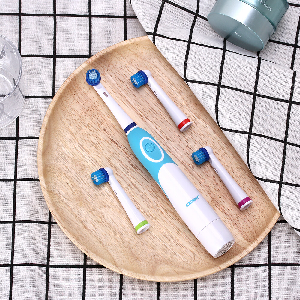 แปรงสีฟันไฟฟ้า ทำความสะอาดทุกซี่ฟันอย่างหมดจด จันทบุรี AZDENT แปรงสีฟันไฟฟ้าในครัวเรือนสำหรับผู้ใหญ่แบบพกพาแบตเตอรี่แห้งกันน้ำขนนุ่มแบบหมุนHot AZDENT AZ OC2 Rotating Electric Toothbrush Battery Operated 4 Heads Oral Hygiene Health Products No Rechargeable Tooth Brush