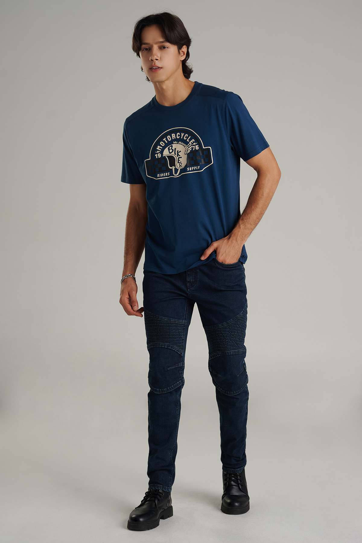 Mc jeans เสื้อยืดแขนสั้นผู้ชาย คอกลม สีกรมท่า MTTZ809 ราคา 447 บาท*ส่งฟรี