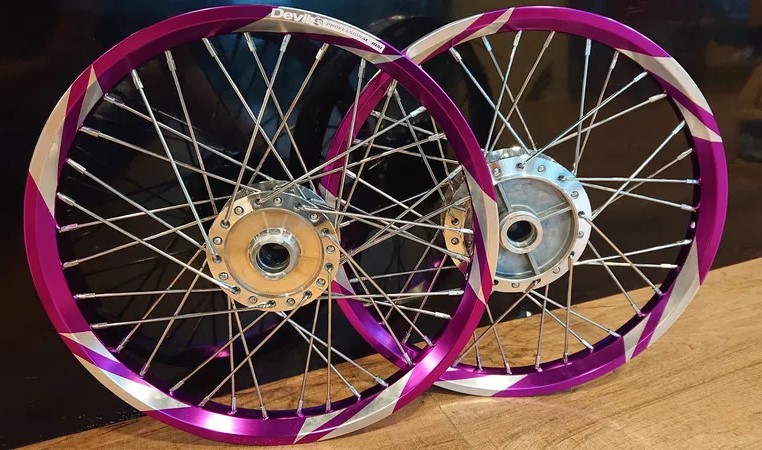 ชุดล้อม่วงสายฟ้า DEVIL 1.40x17 ดุมกลึงเงา ใส่ HONDA WAVE ทุกรุ่น สามารถเลือกรุ่นได้เลย ขึ้นล้อพร้อมใส่ทุกคู่!!! ราคา 1,740 บาท*ส่งฟรี